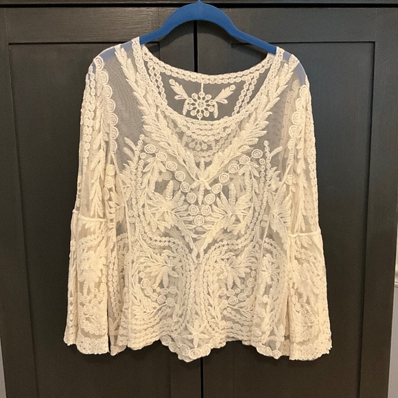 Beautiful sheer cream blouse - Picture 1 of 4